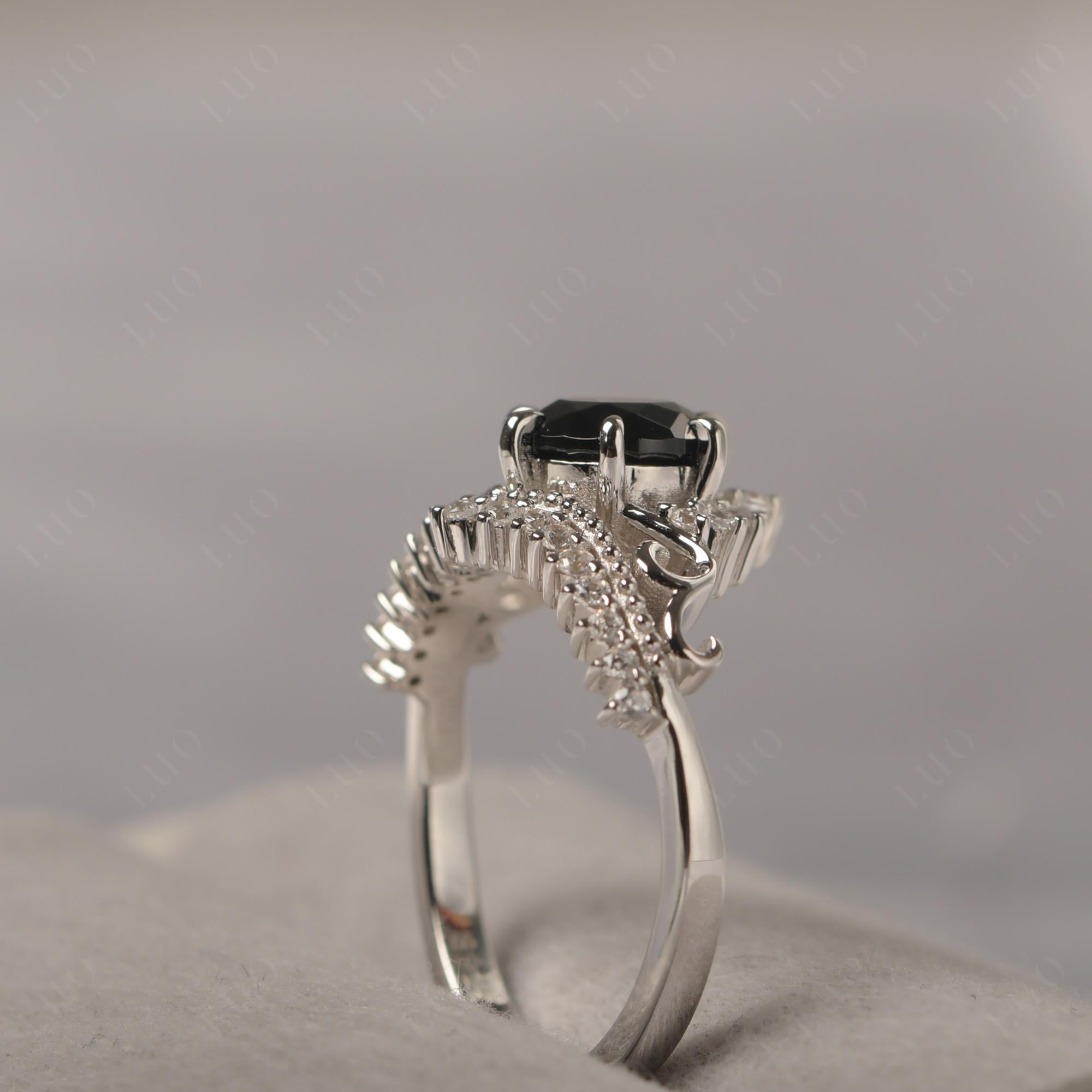 Vintage Black Stone Cocktail Ring - LUO Jewelry