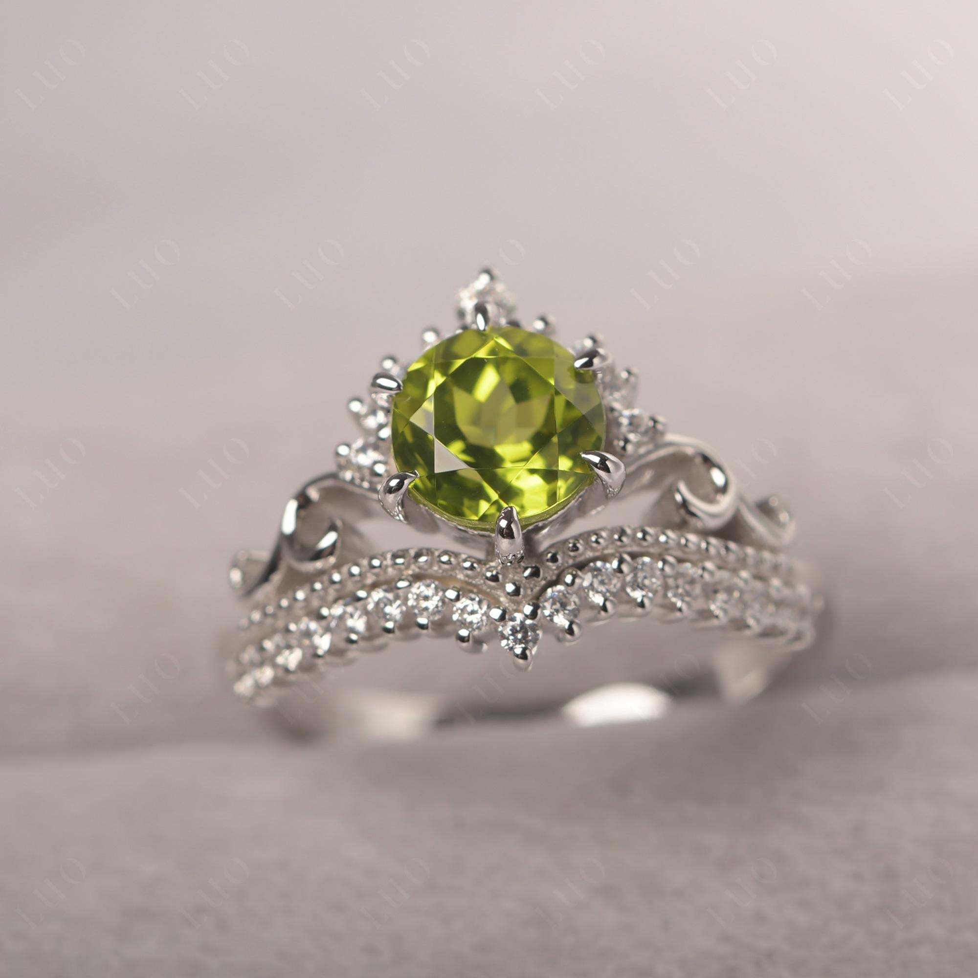 Vintage Peridot Cocktail Ring - LUO Jewelry