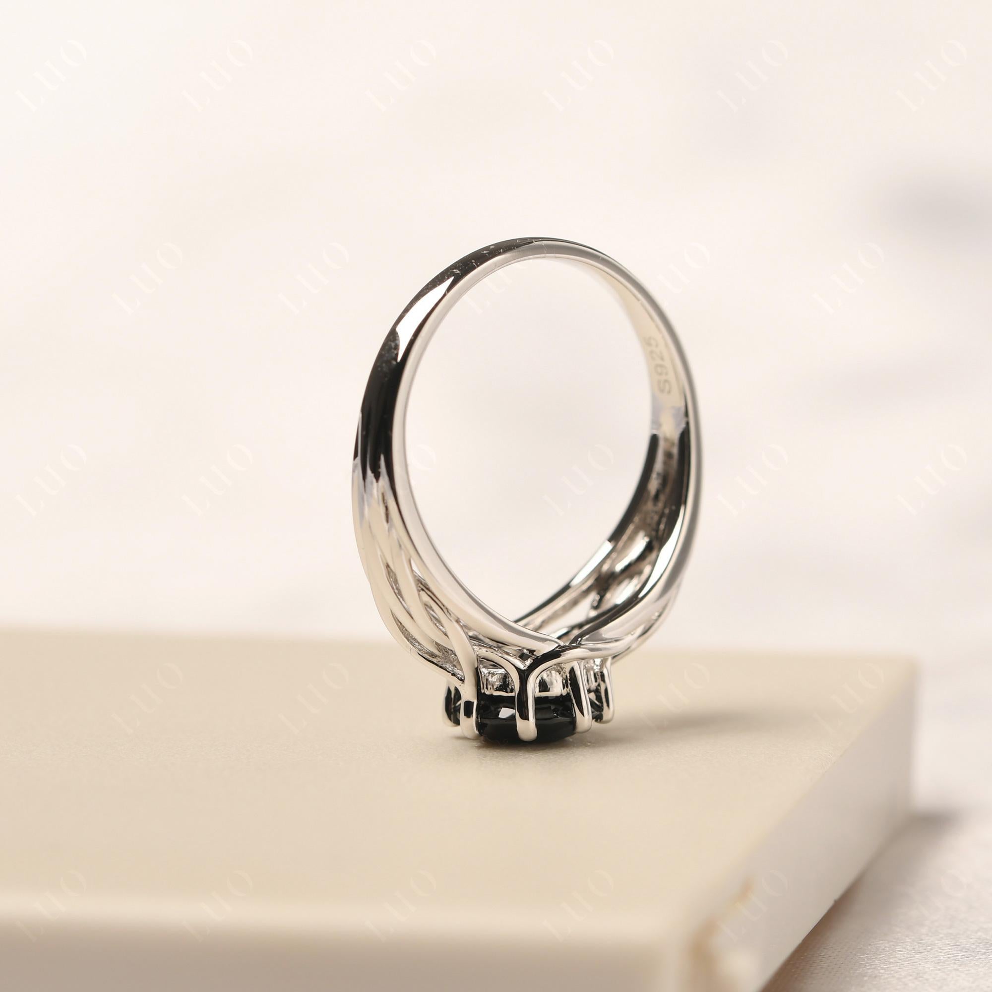 Intertwined Black Spinel Wedding Ring - LUO Jewelry