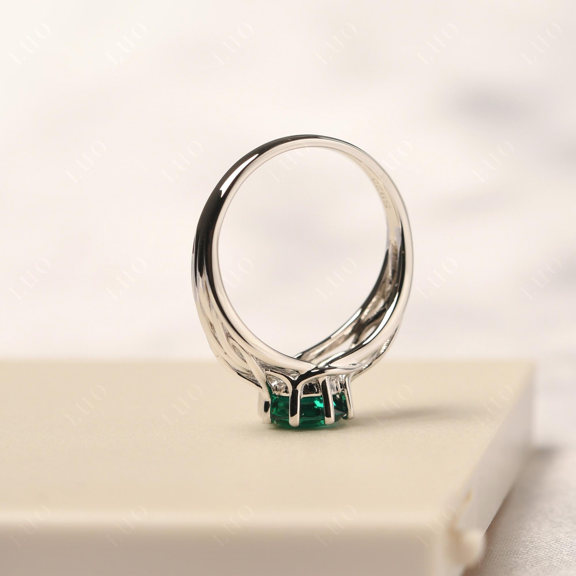 Intertwined Emerald Wedding Ring - LUO Jewelry