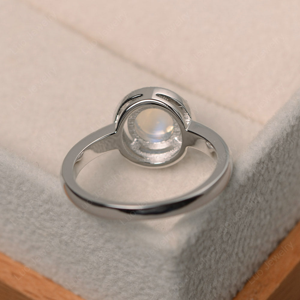 Mondstein Cabochon Halo Ring