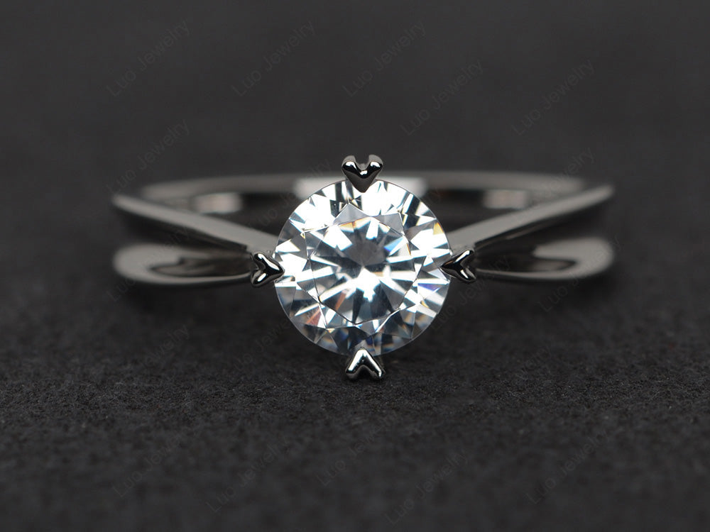 Heart Prong Moissanite Solitaire Wedding Ring - LUO Jewelry