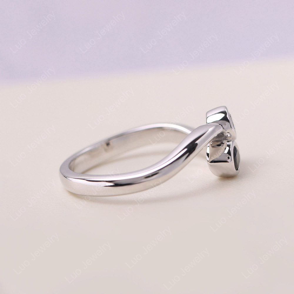 Schwarzer Spinell und Zirkonia Zwei-Stein-Ring für den kleinen Finger