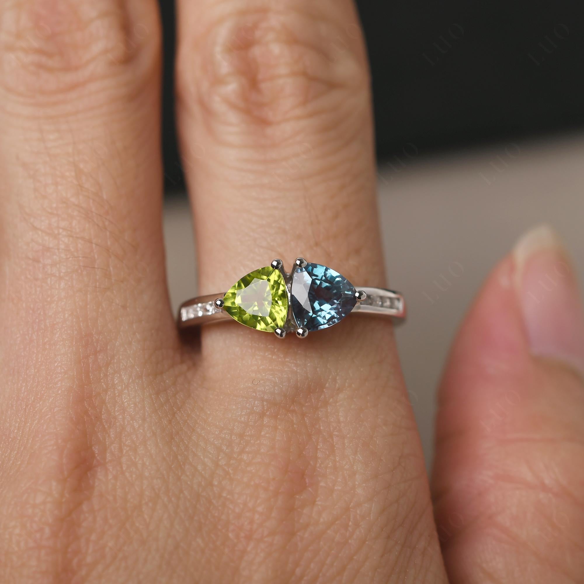 Trillion Cut Alexandrite and Peridot Ring - LUO Jewelry 