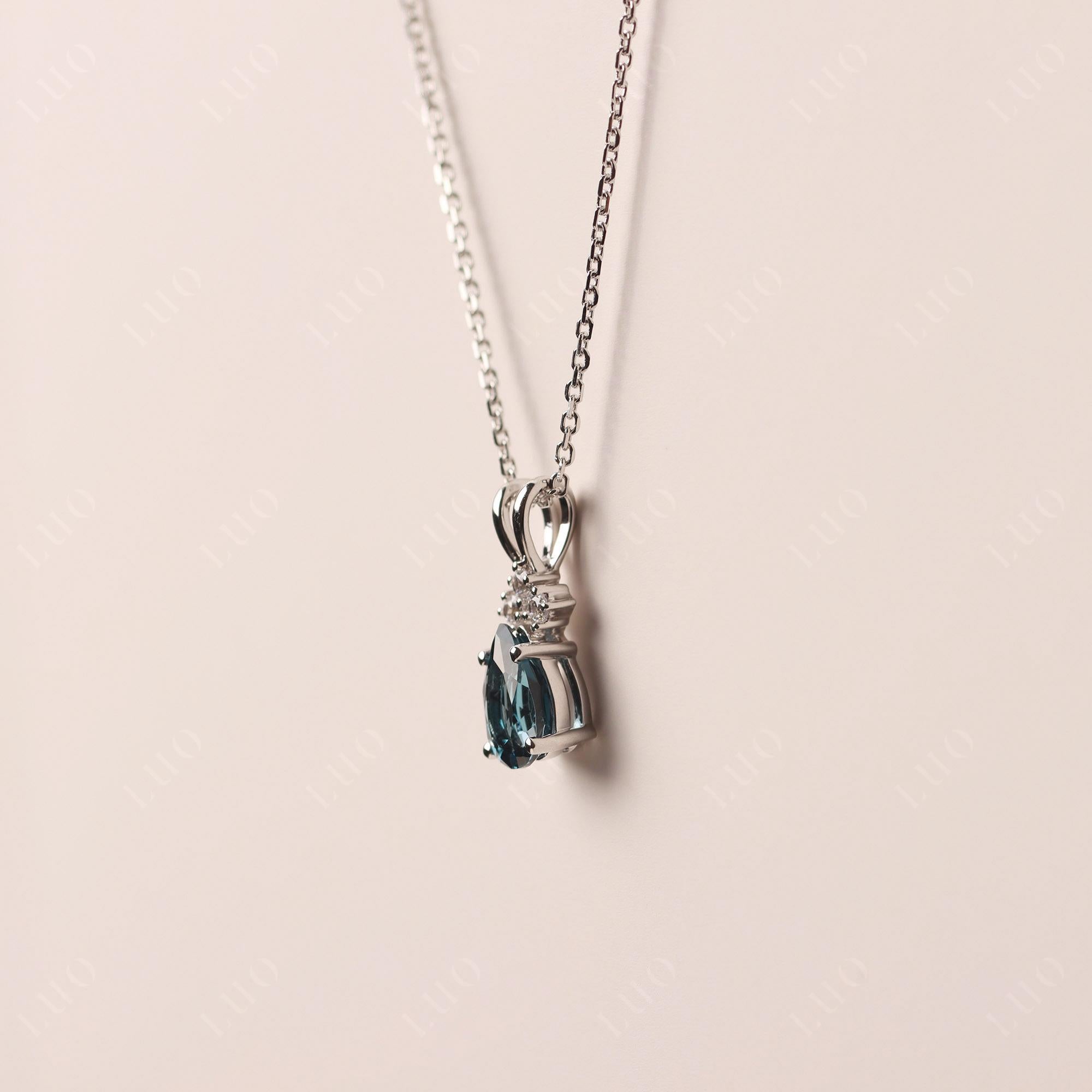 Collana di topazio blu a forma di pera di Londra