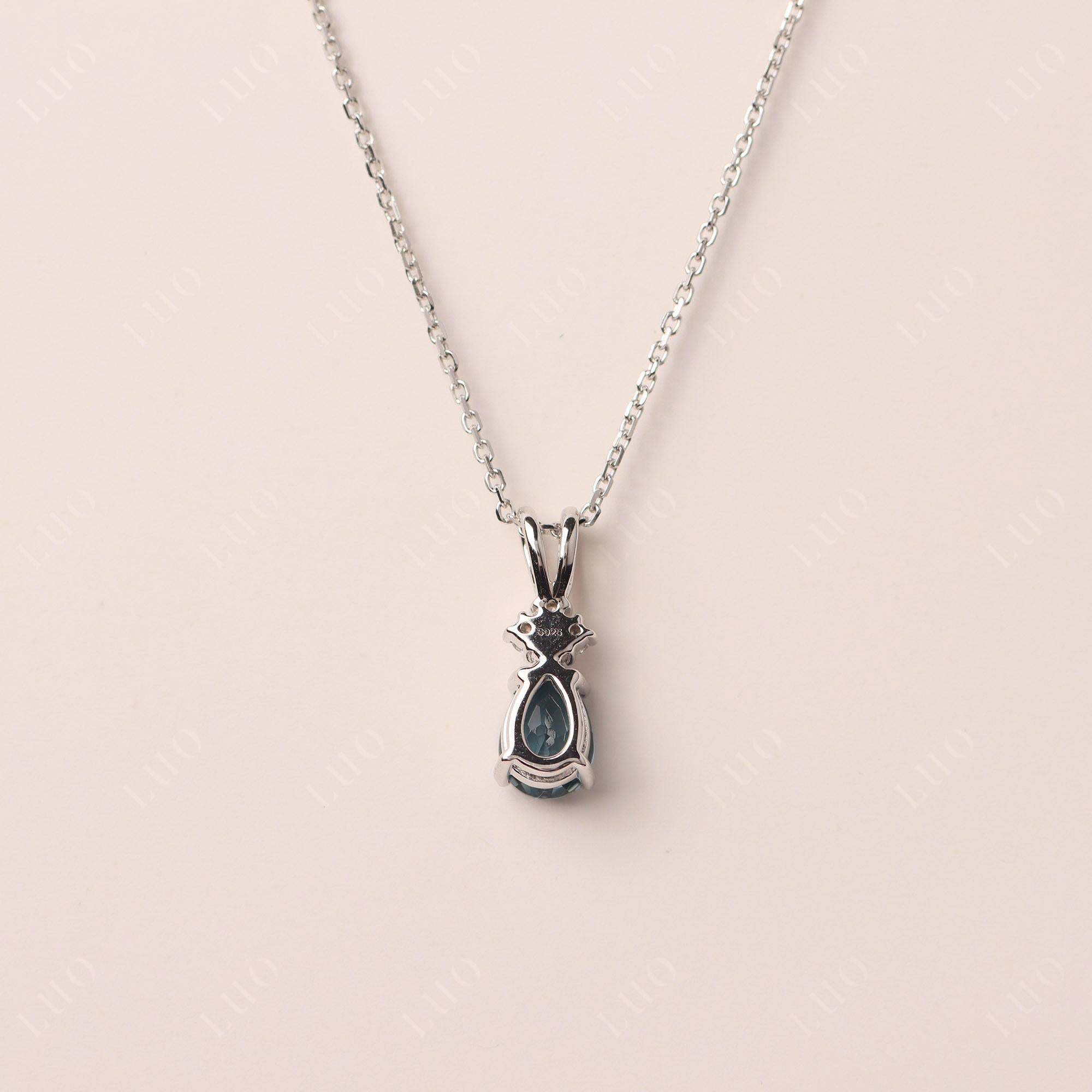 Collana di topazio blu a forma di pera di Londra