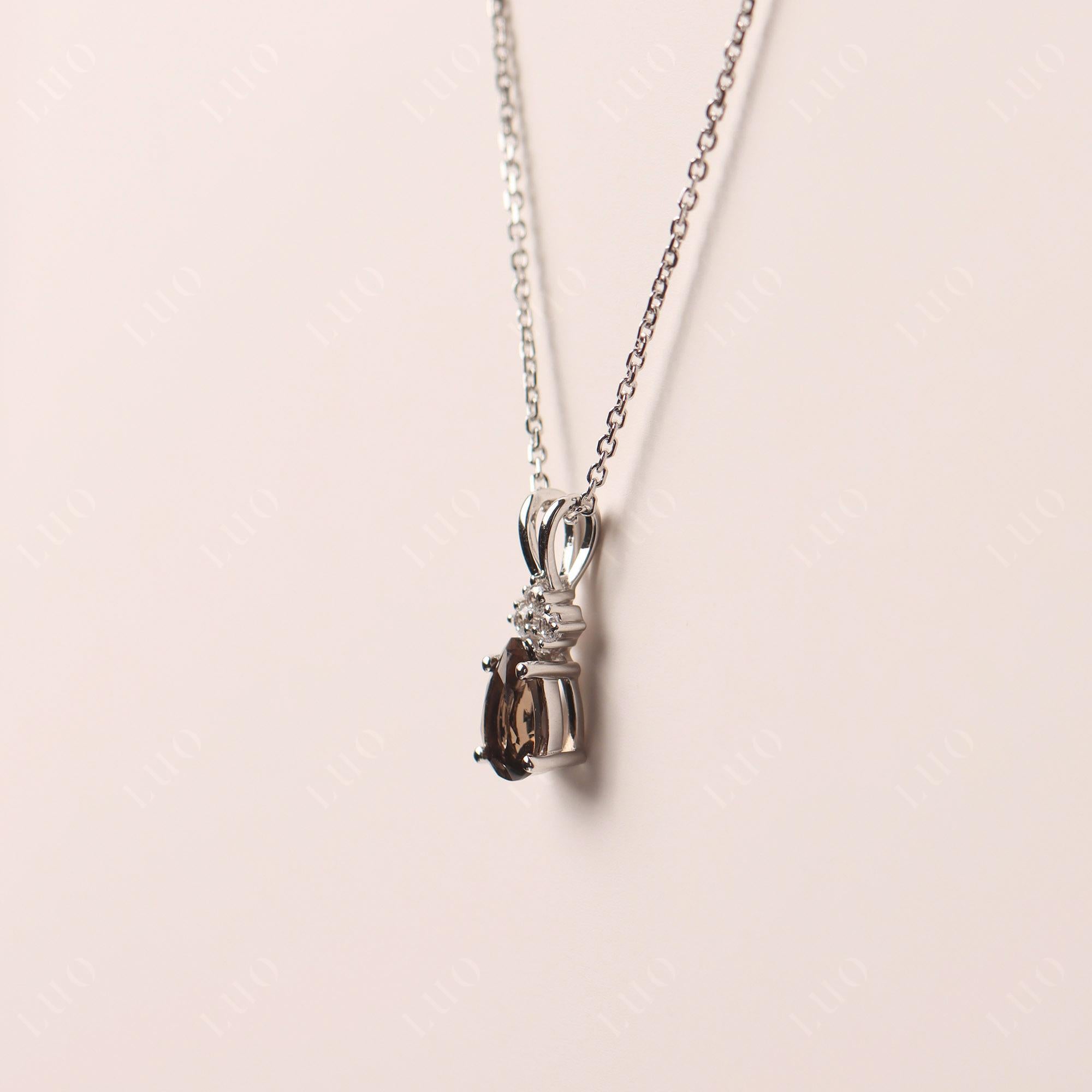 Collar de cuarzo ahumado en forma de pera