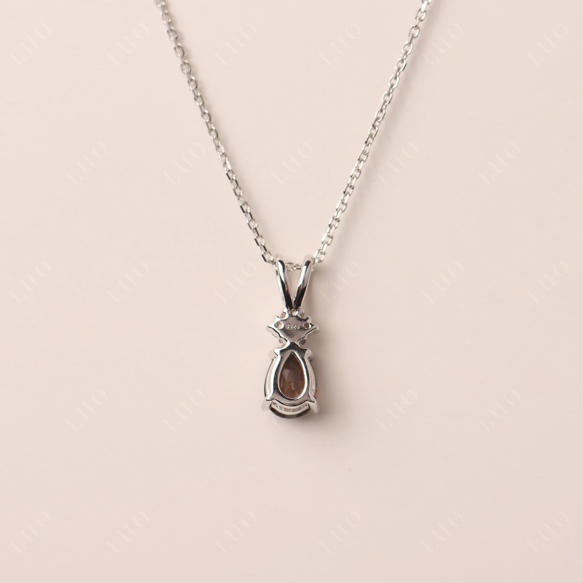 Collar de cuarzo ahumado en forma de pera