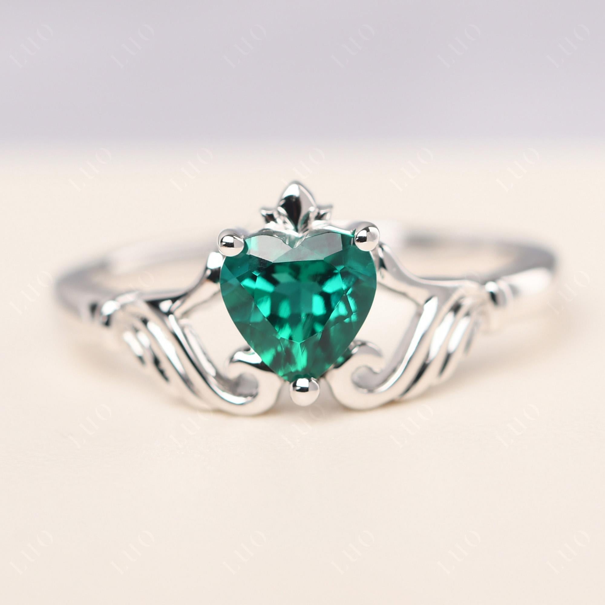 Emerald Claddagh Ring - LUO Jewelry 