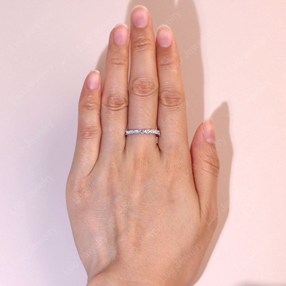 Anello di eternità ovale in pietra di luna