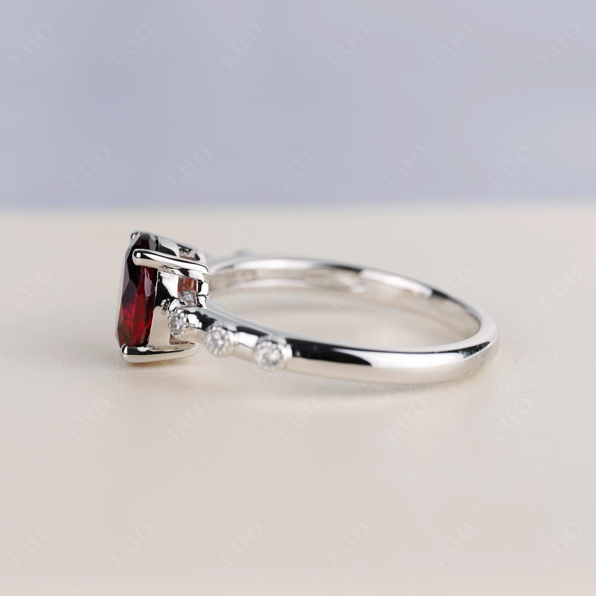 Antique Oval Cut Garnet Ring - LUO Jewelry 