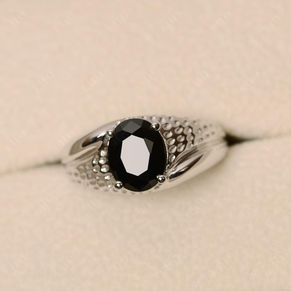 Robuster ovaler schwarzer Spinellring für Männer