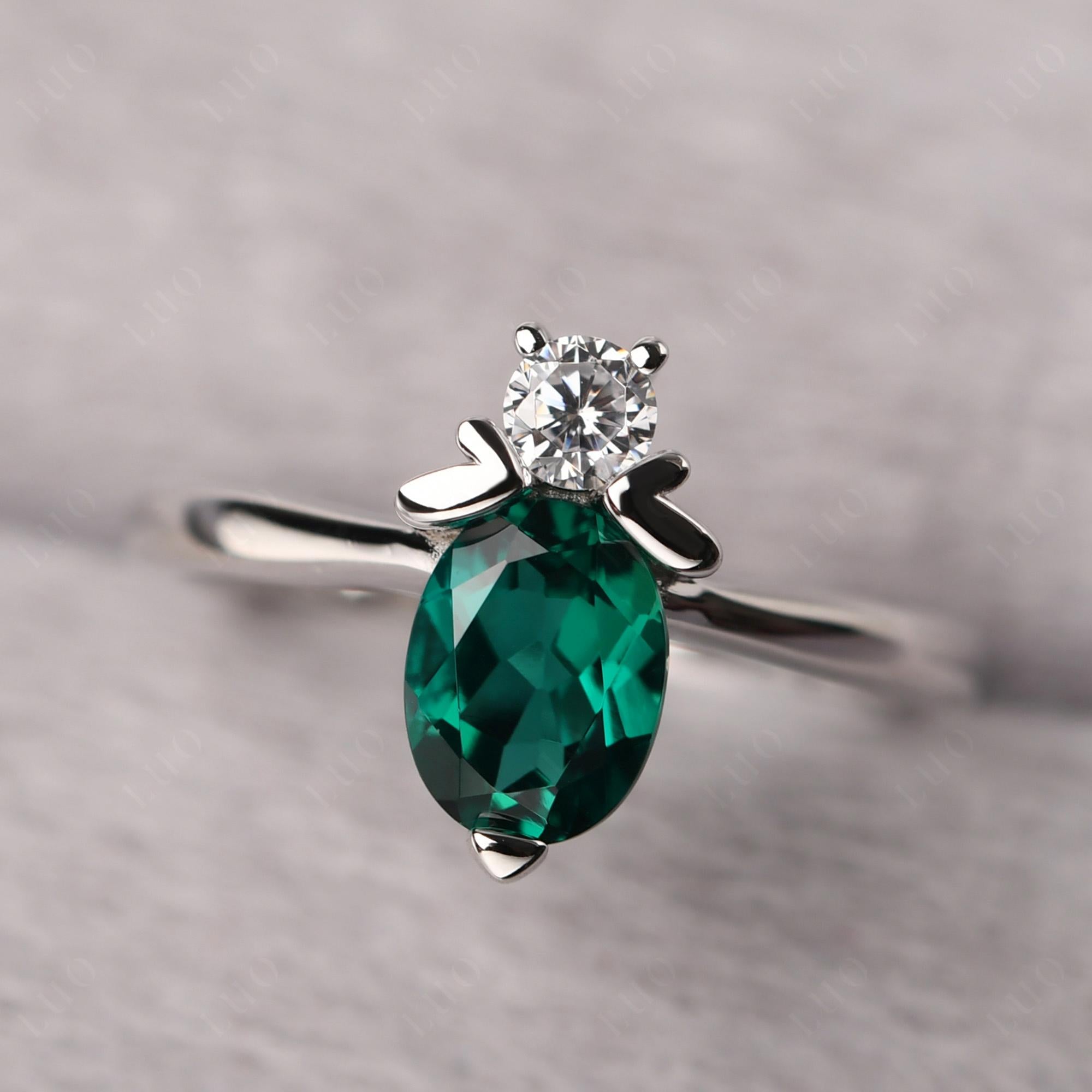 Emerald Nature Inspired Bee Ring - LUO Jewelry