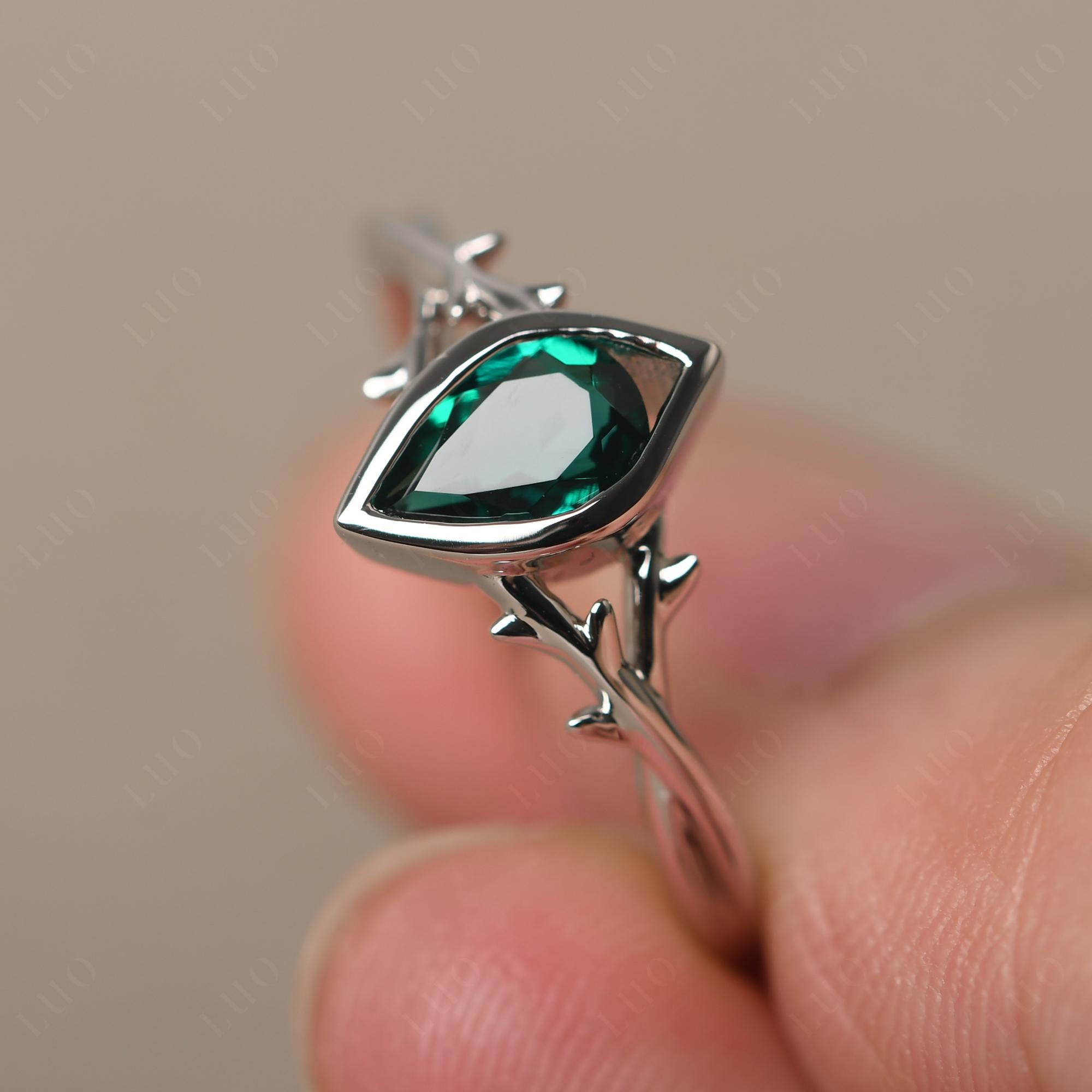 Twig Emerald Bezel Set Ring - LUO Jewelry