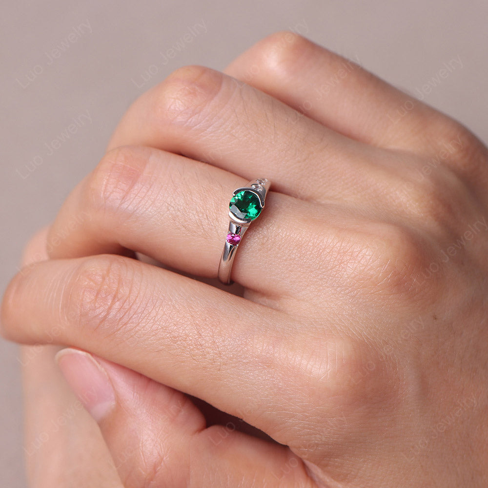 Brilliant Emerald Bezel Setting Ring