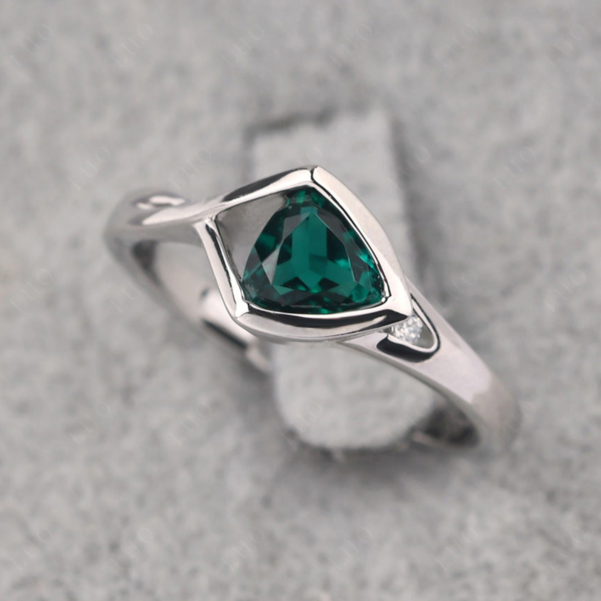 Trillion Cut Simple Emerald Ring - LUO Jewelry