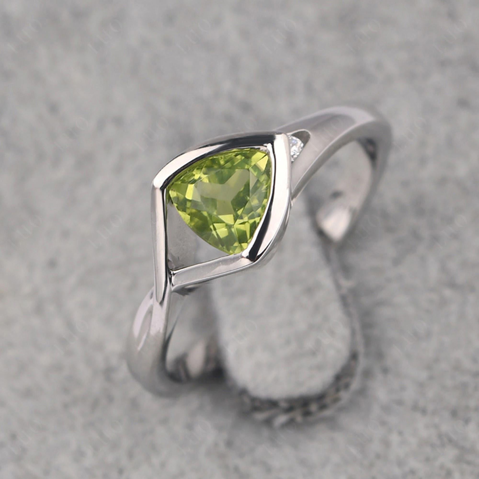 Trillion Cut Simple Peridot Ring - LUO Jewelry