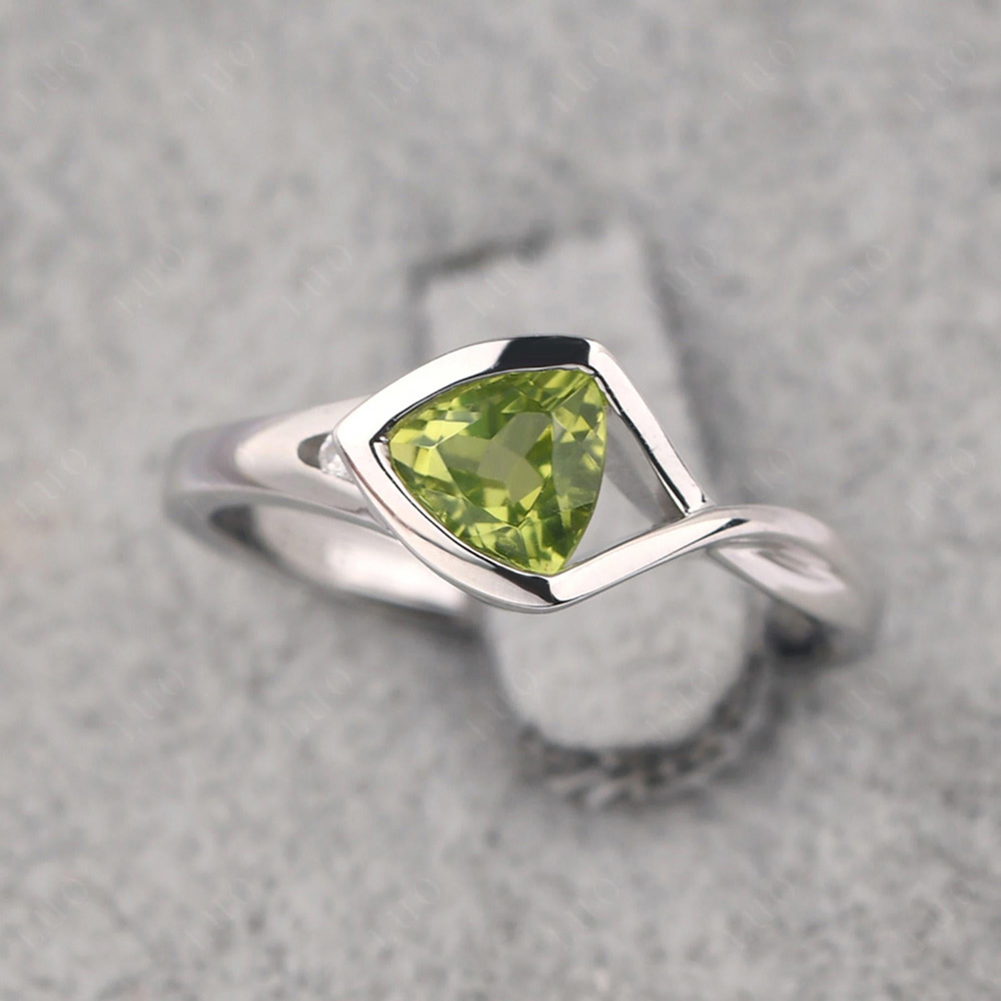 Trillion Cut Simple Peridot Ring - LUO Jewelry