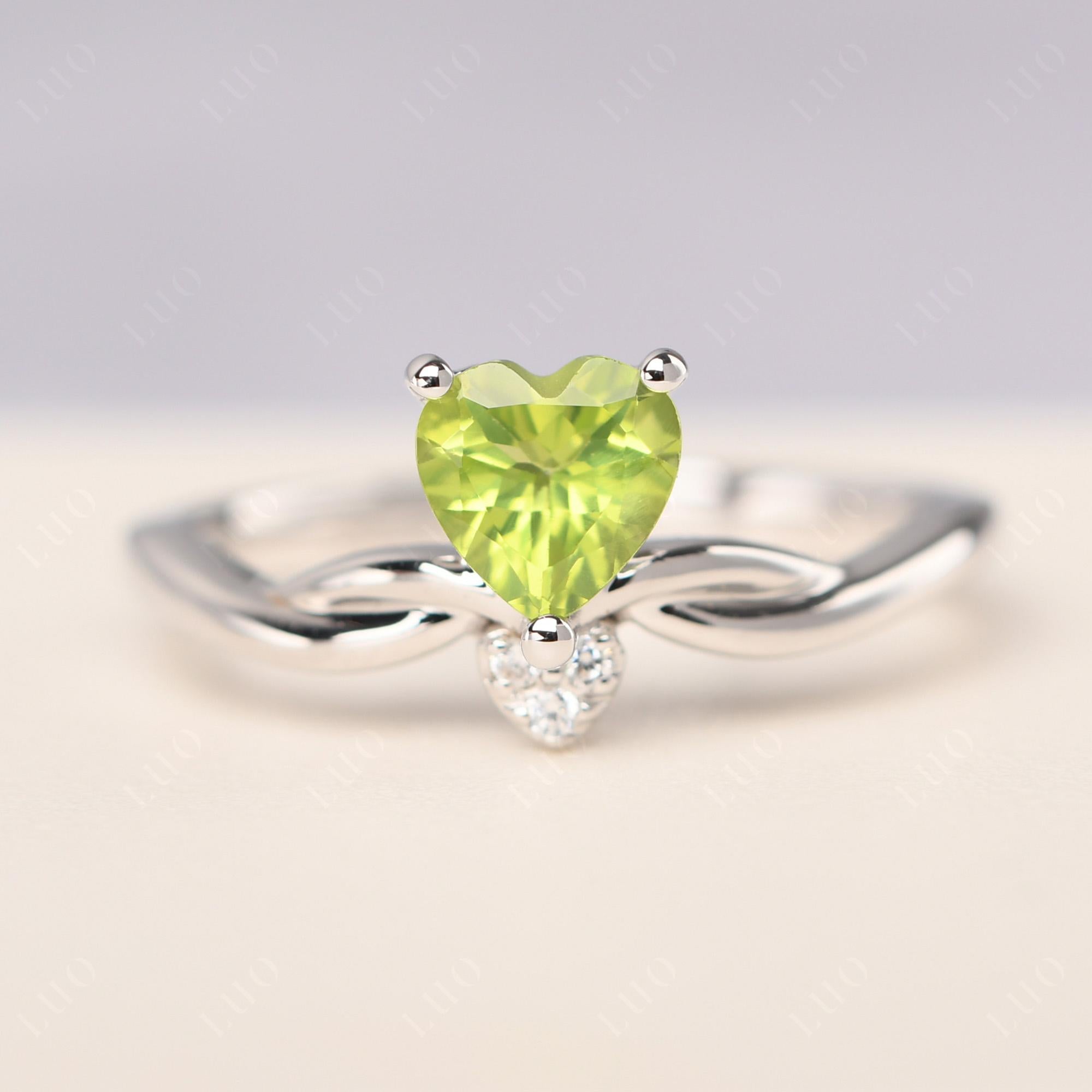 Dainty Twisted Peridot Engagement Ring - LUO Jewelry