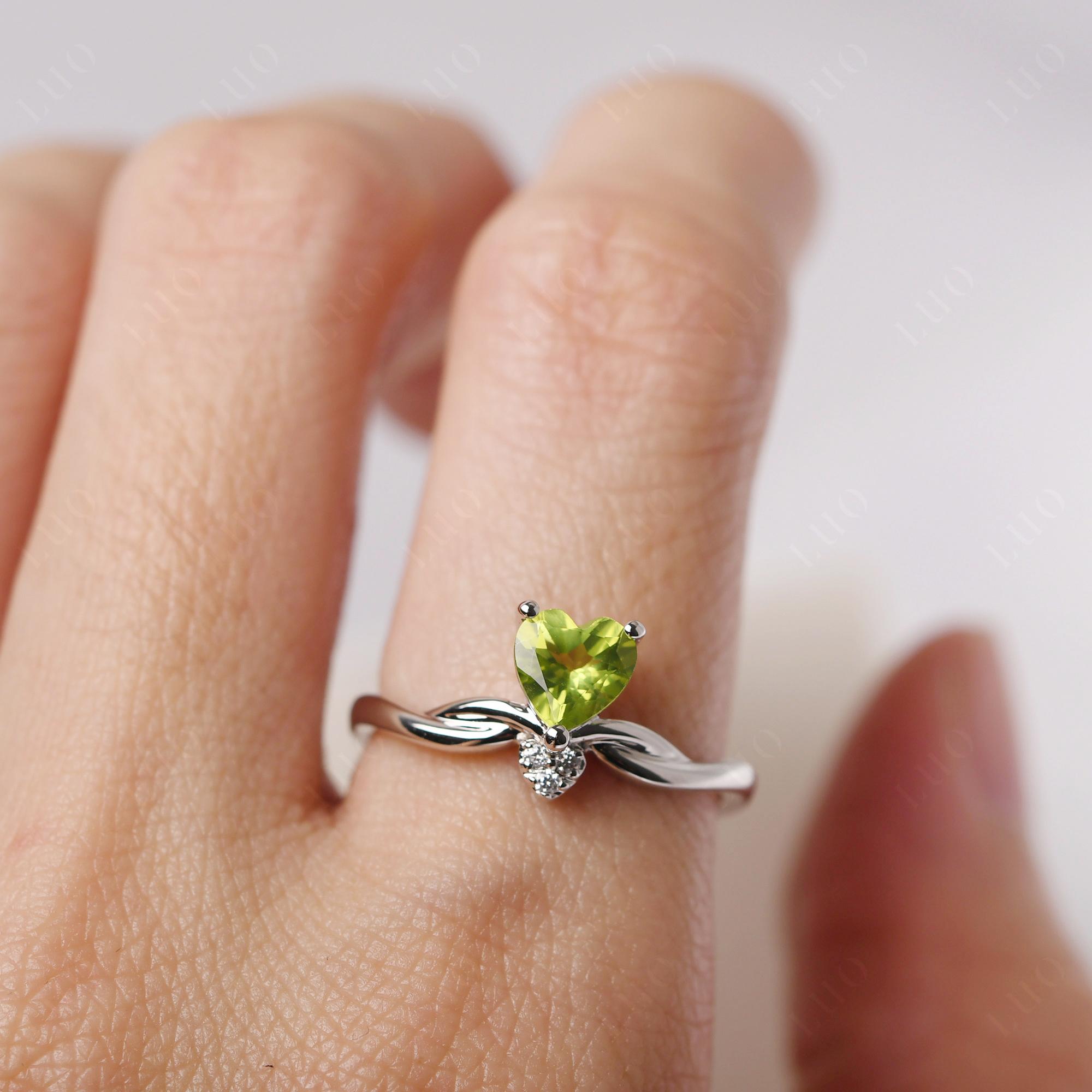 Dainty Twisted Peridot Engagement Ring - LUO Jewelry
