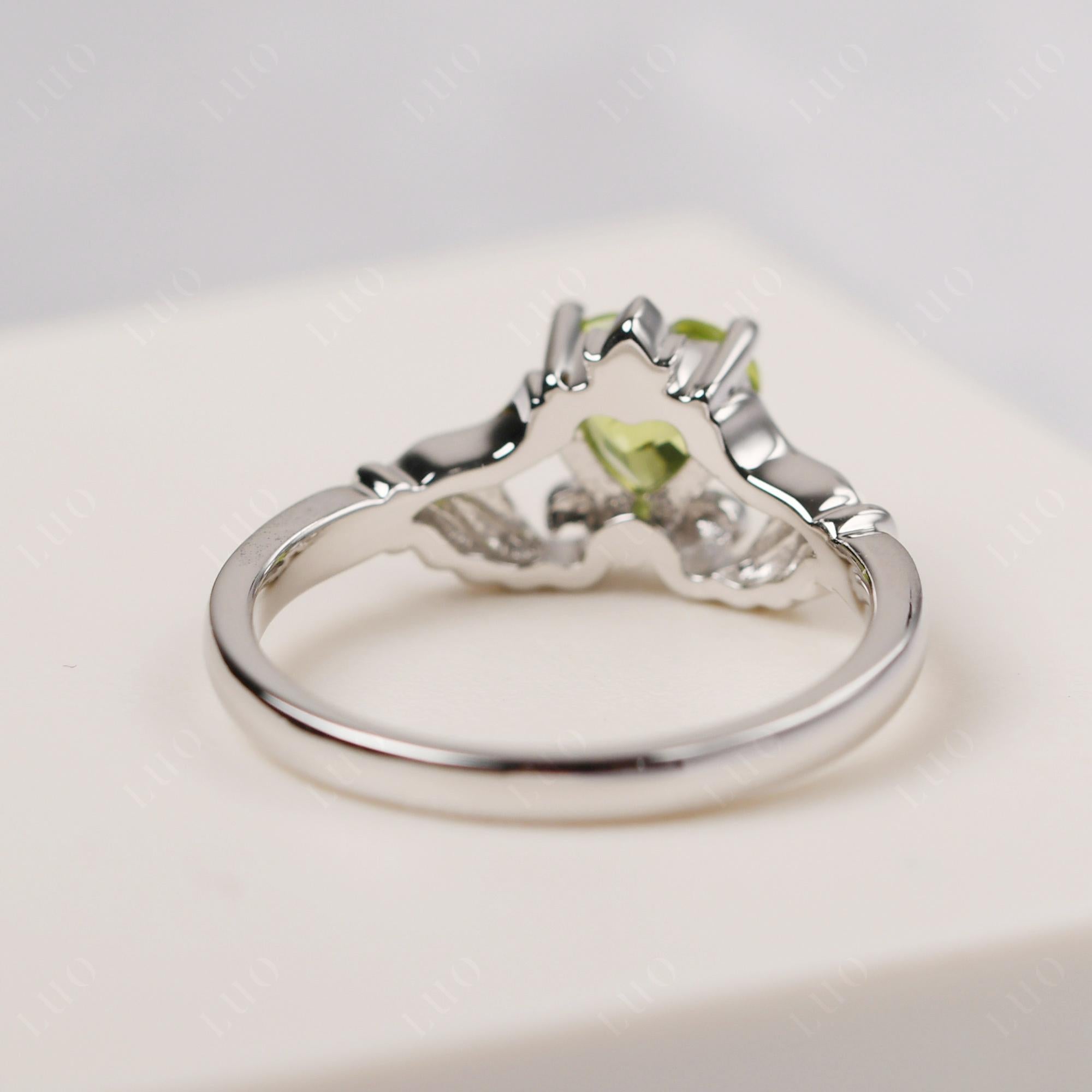 Heart Shaped Peridot Claddagh Ring - LUO Jewelry