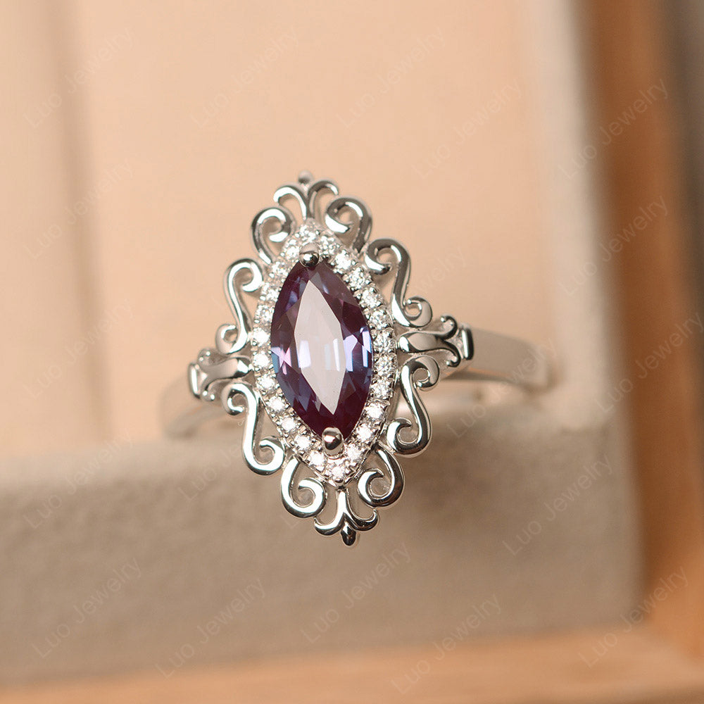 Vintage Alexandrit Halo Ring im Marquiseschliff