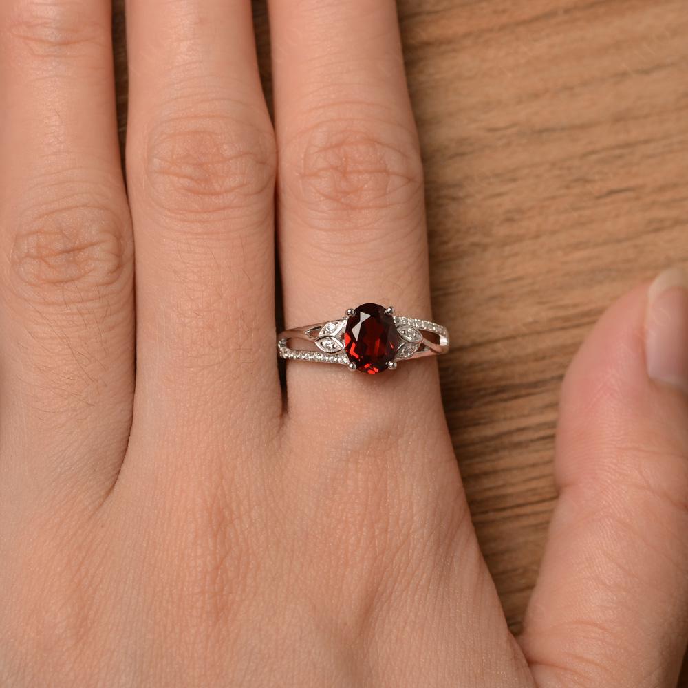 Vintage Oval Cut Garnet Engagement Ring - LUO Jewelry