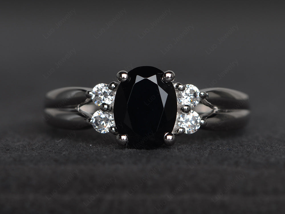 Oval Cut Black Stone Ring With Split Shank Gold - LUO Jewelry