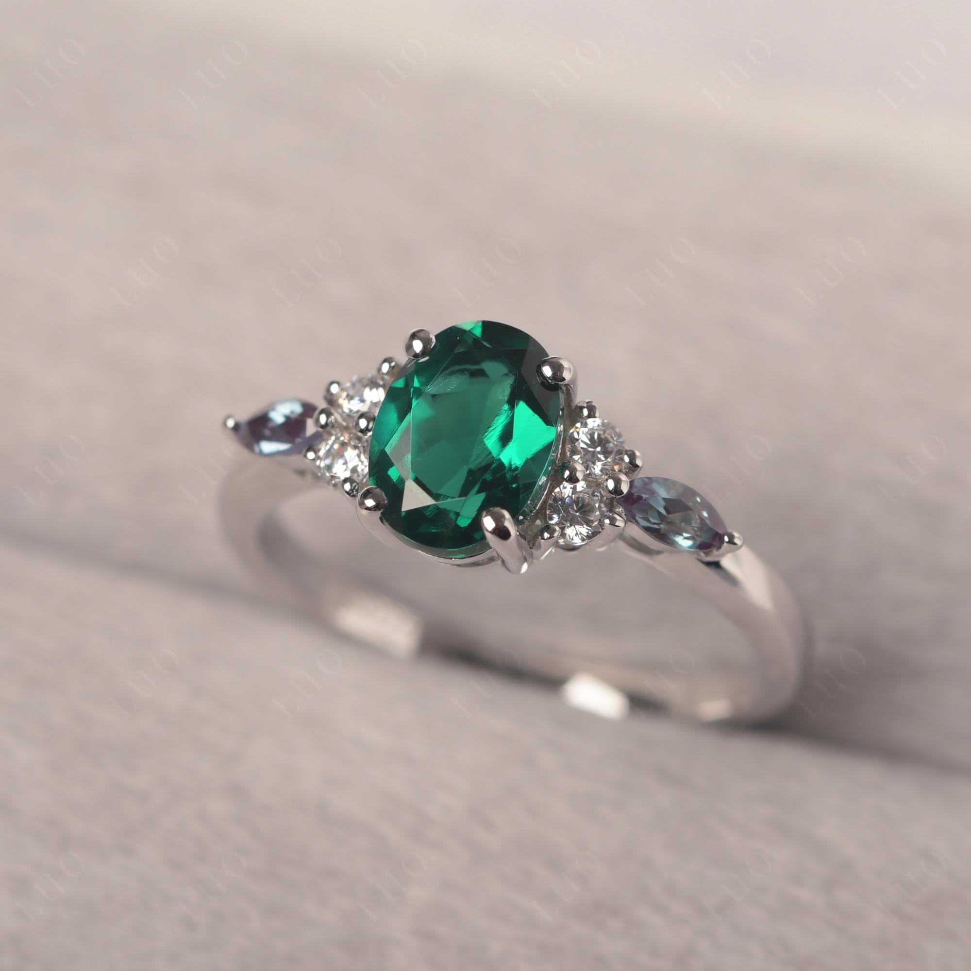 Simple Oval Emerald Engagement Ring - LUO Jewelry