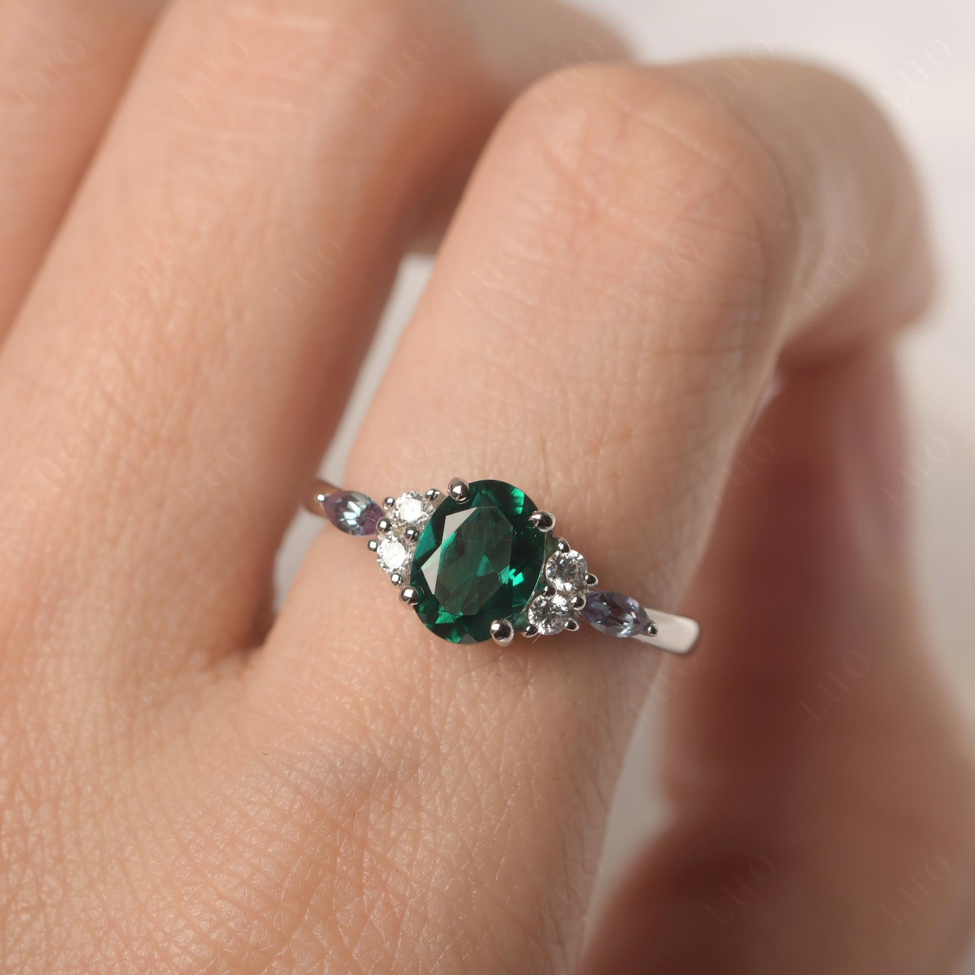 Simple Oval Emerald Engagement Ring - LUO Jewelry