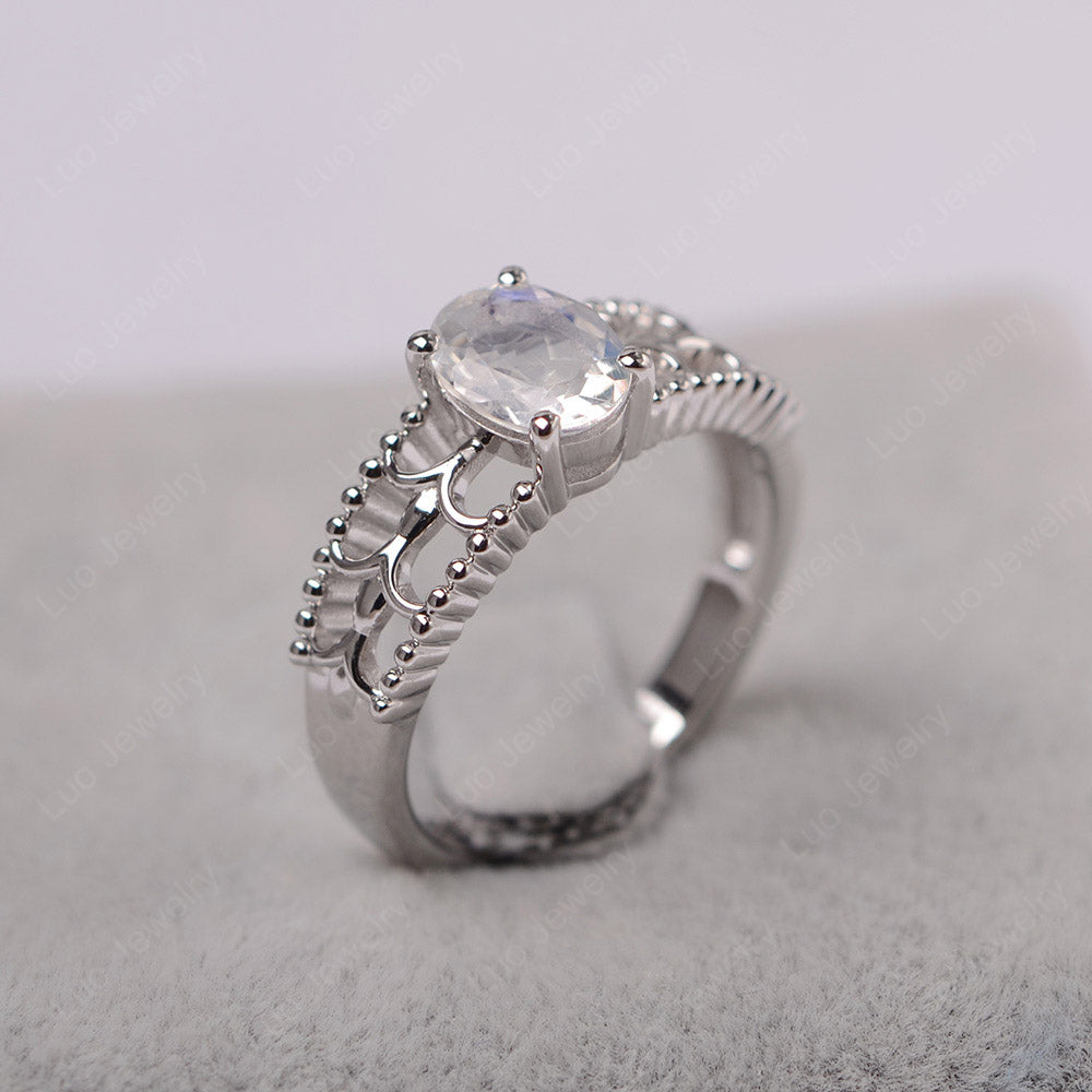 Anillo solitario de la vendimia de Moonstone de la taza oval