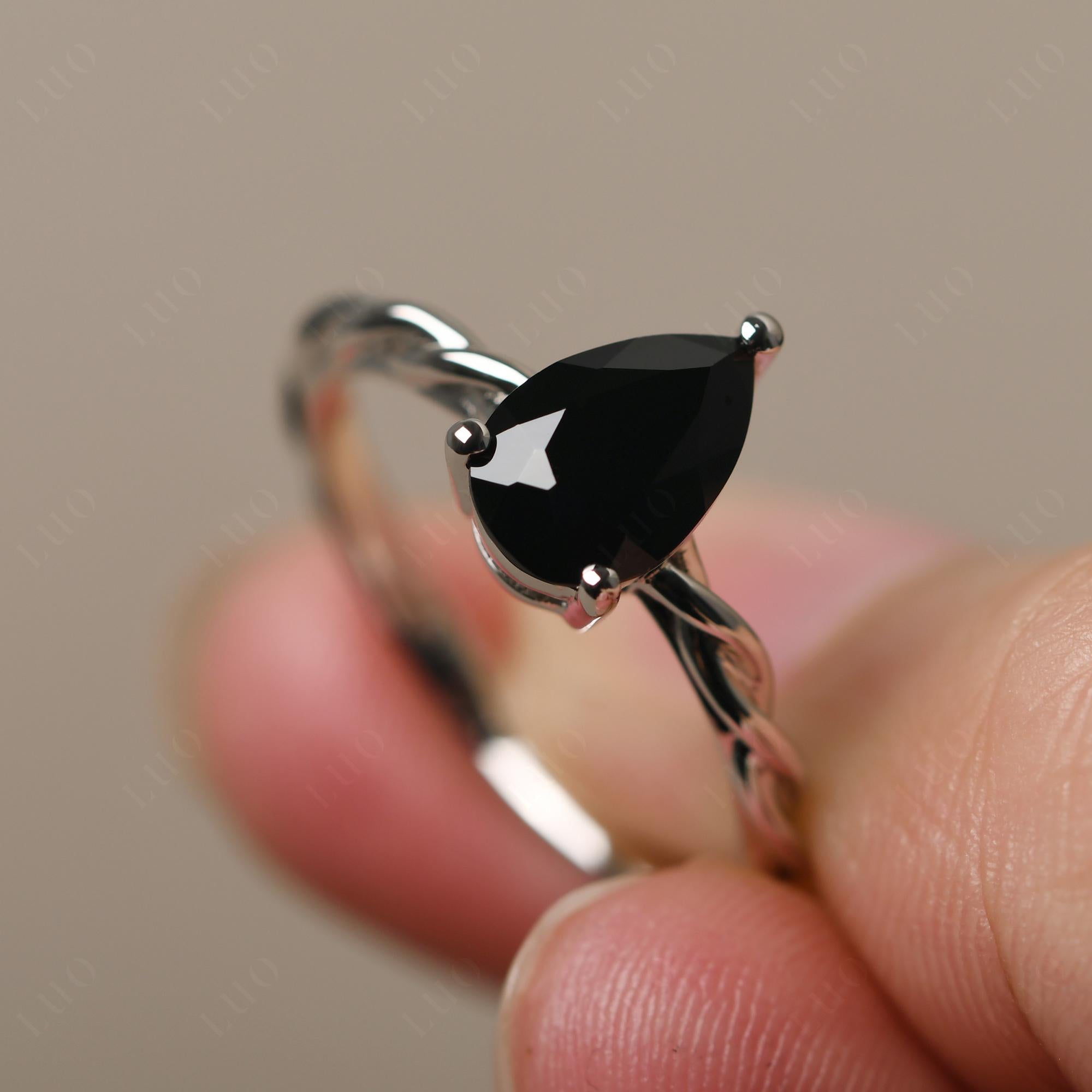 Teardrop Black Stone Solitaire Rope Ring - LUO Jewelry