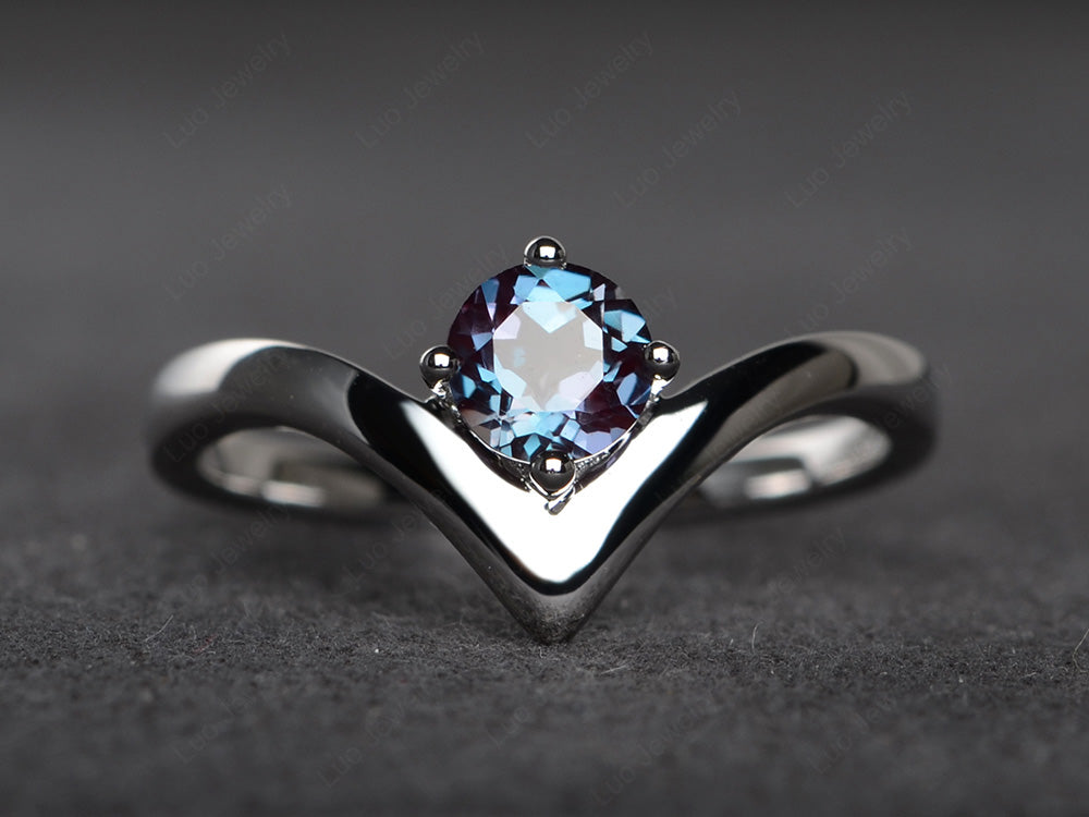V Shaped Alexandrite Solitaire Wedding Ring - LUO Jewelry