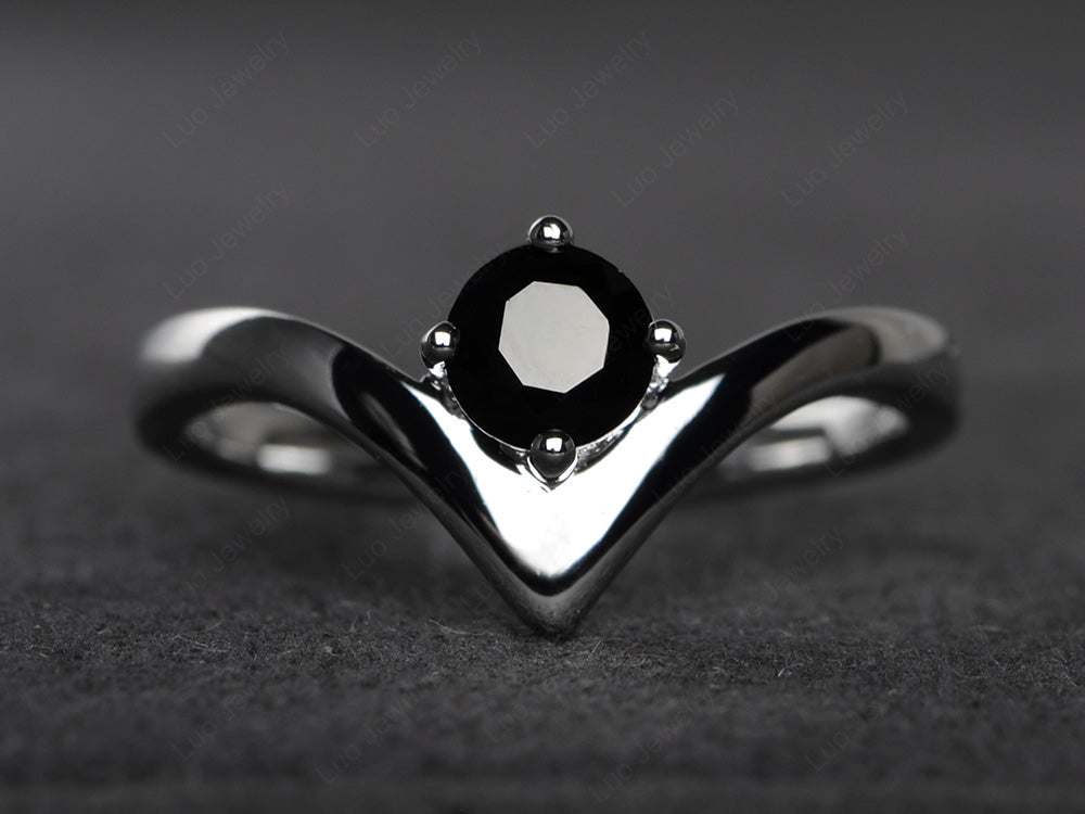 V Shaped Black Stone Solitaire Wedding Ring - LUO Jewelry