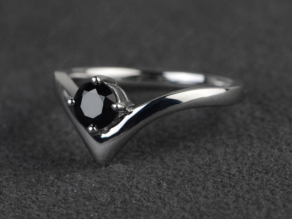 V Shaped Black Stone Solitaire Wedding Ring - LUO Jewelry