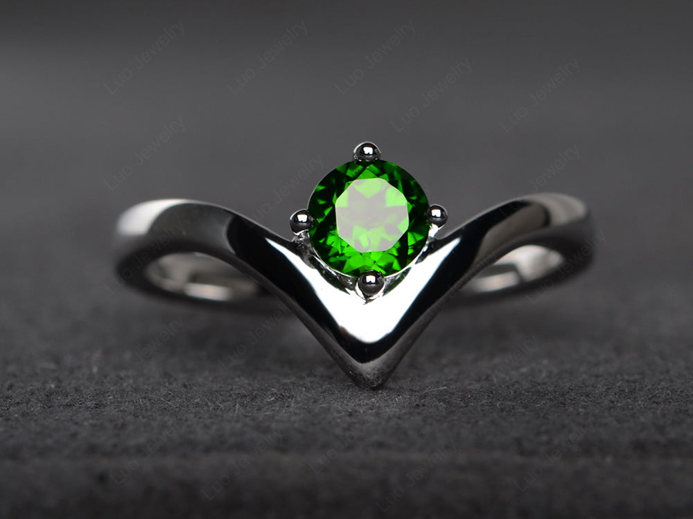 V Shaped Diopside Solitaire Wedding Ring - LUO Jewelry
