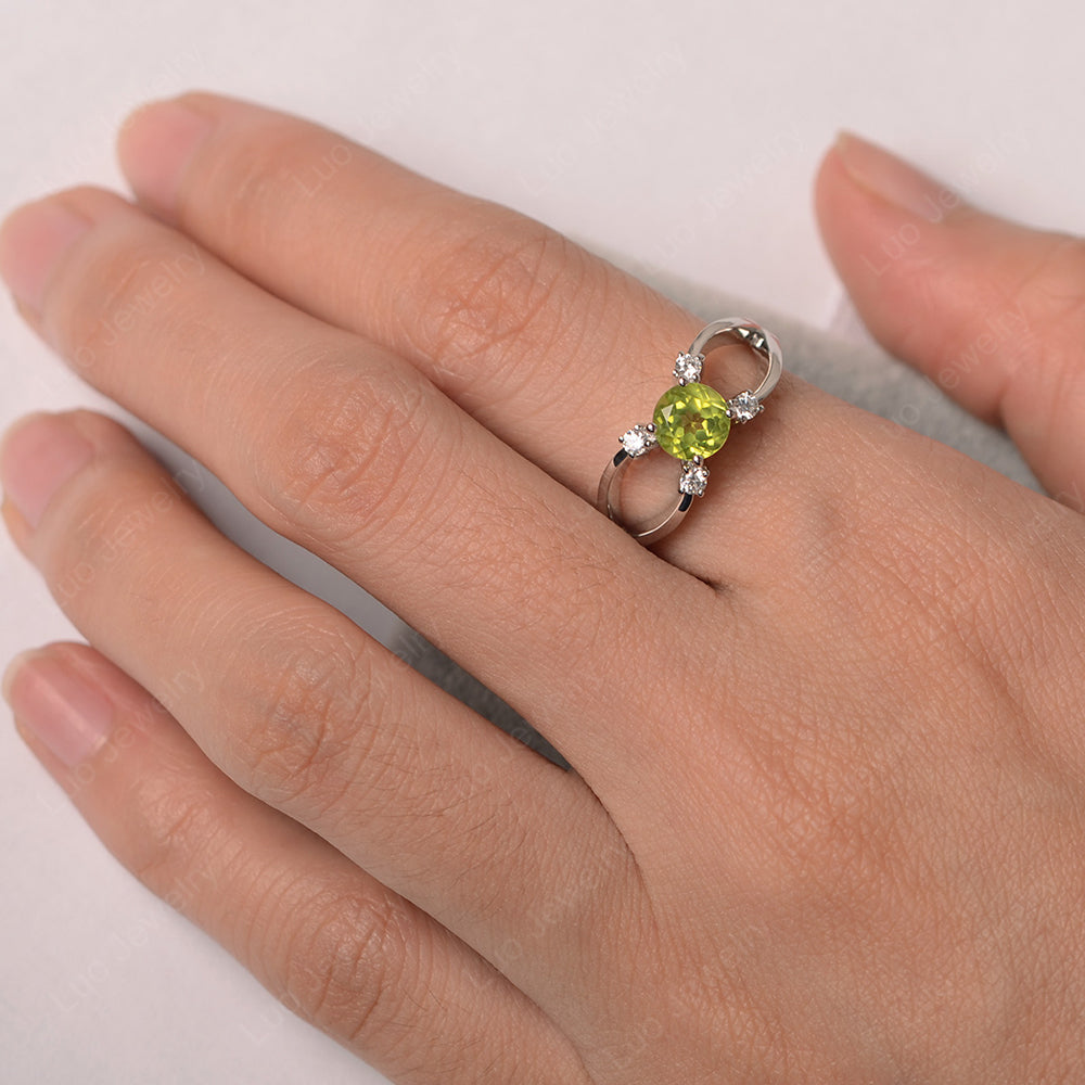 Round Cut Peridot Ring Split Shank Silver - LUO Jewelry