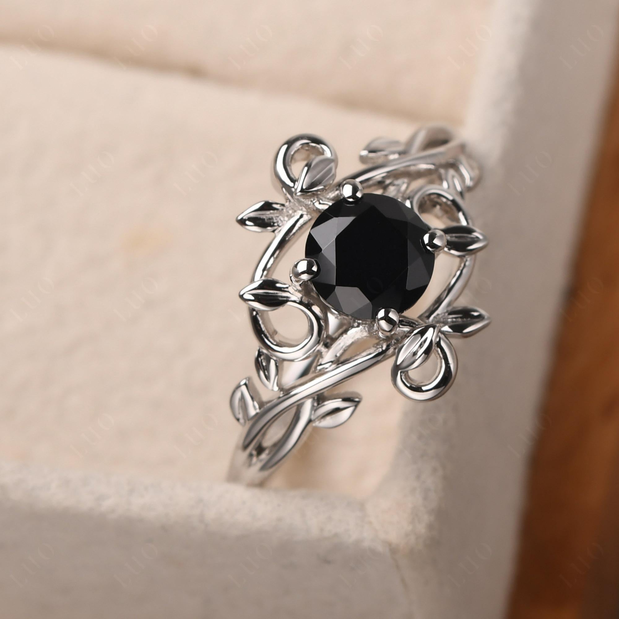 Round Cut Black Stone Leaf Ring - LUO Jewelry