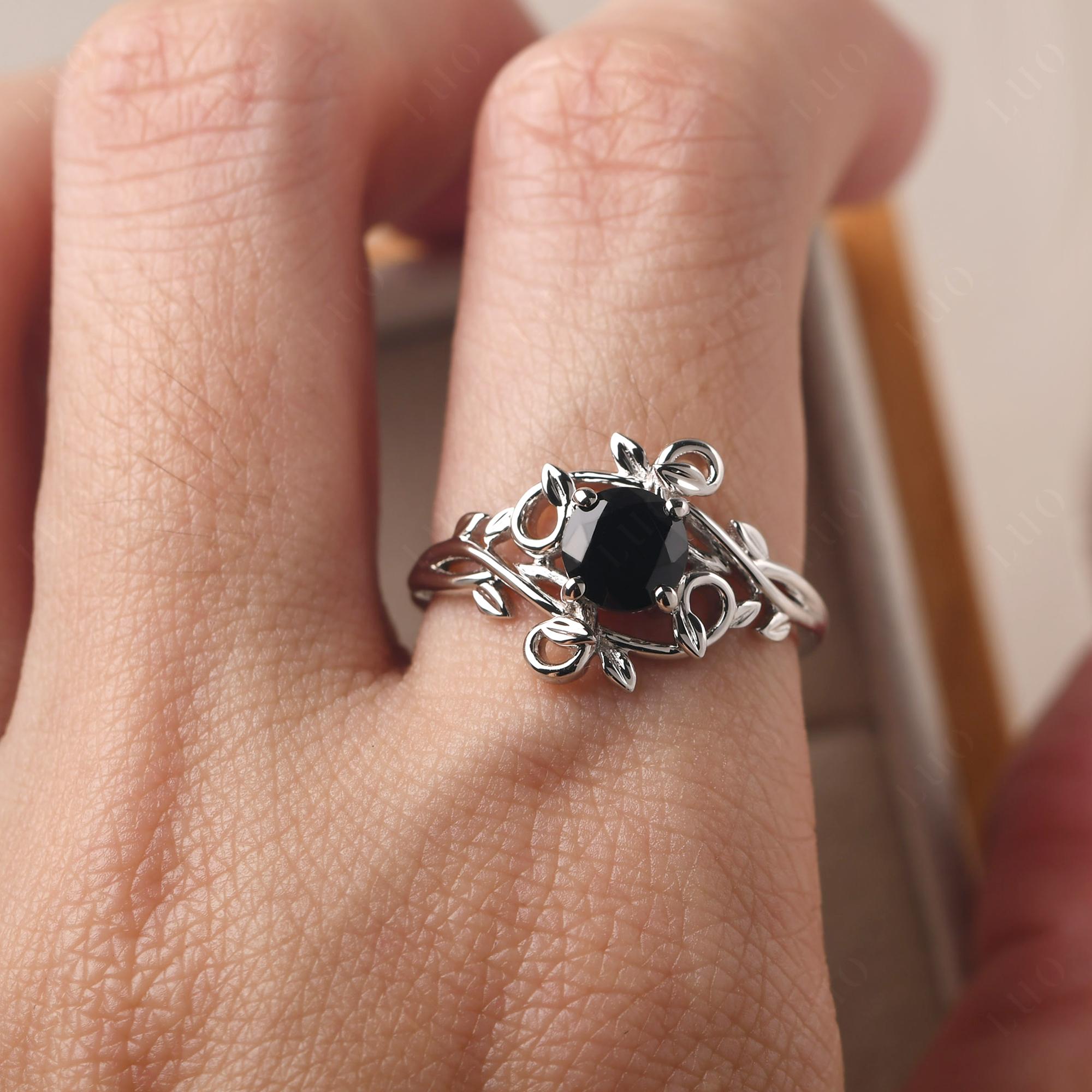 Round Cut Black Stone Leaf Ring - LUO Jewelry