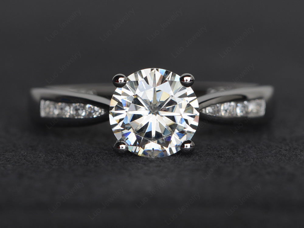 Round Cut Moissanite Engagement Ring - LUO Jewelry