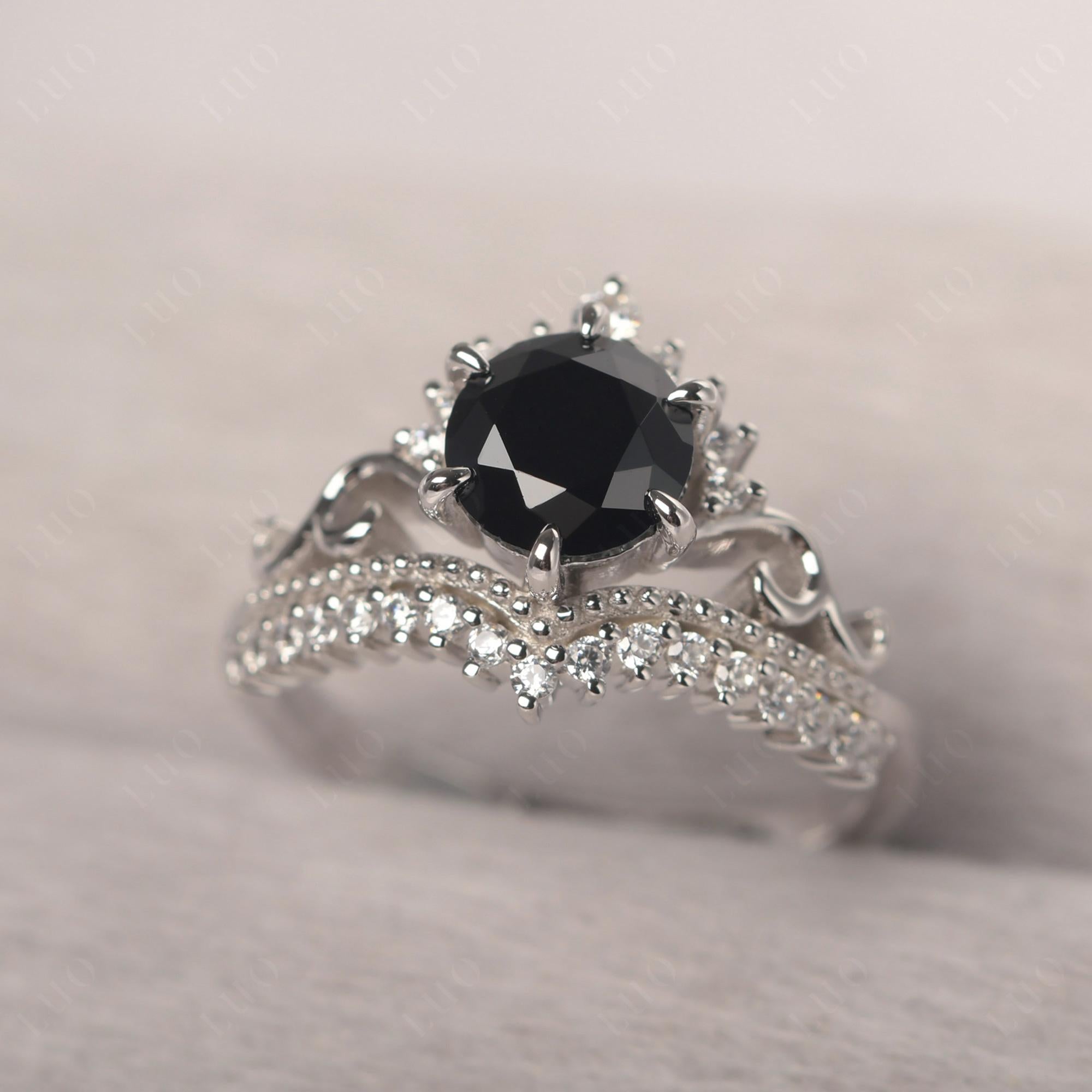 Vintage Black Stone Cocktail Ring - LUO Jewelry