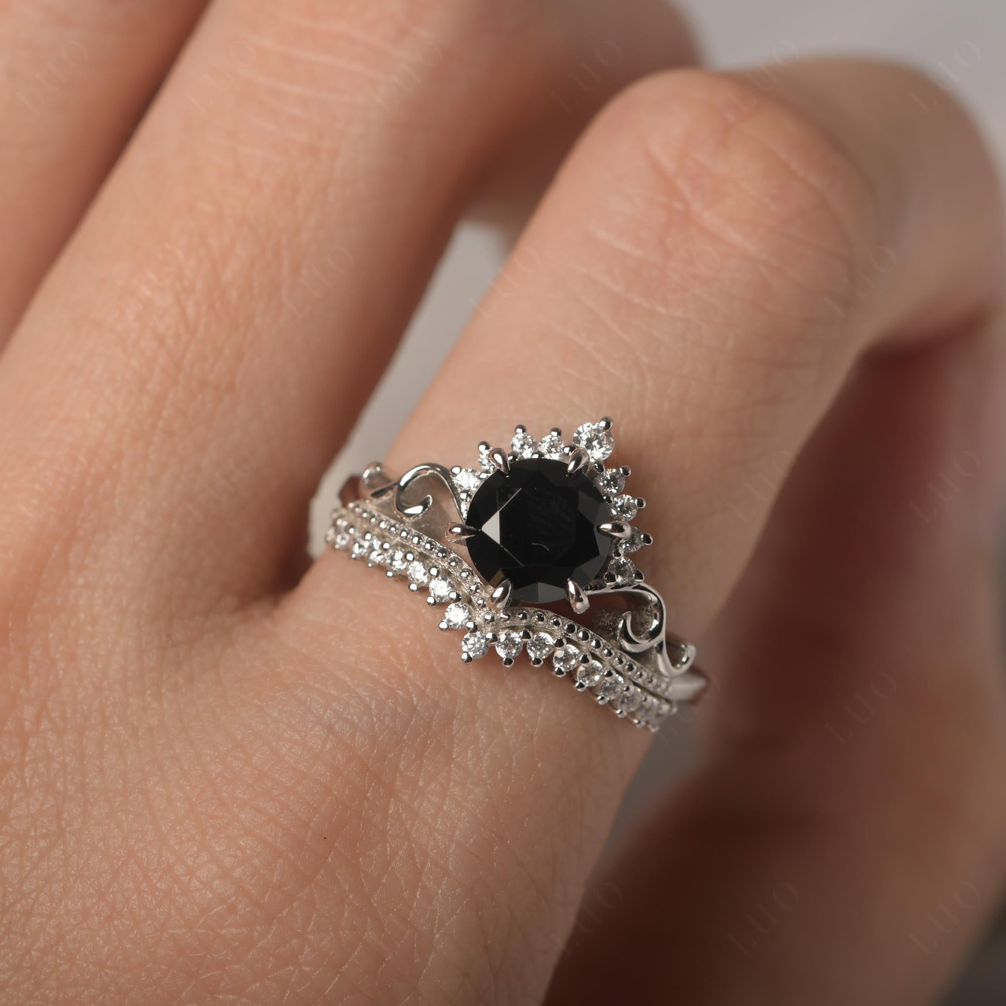 Vintage Black Stone Cocktail Ring - LUO Jewelry