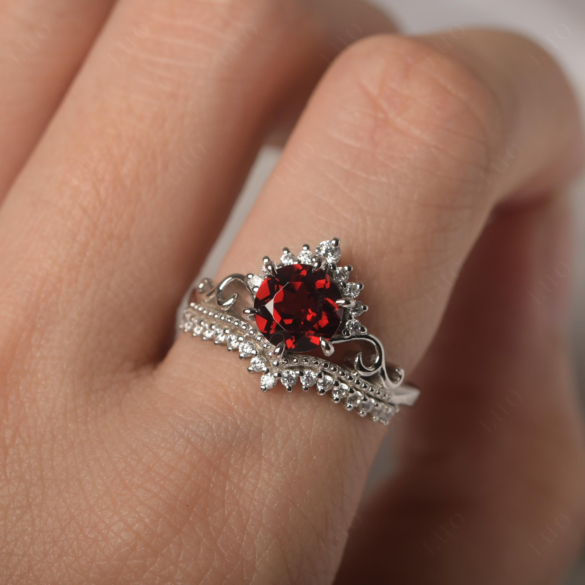 Vintage Garnet Cocktail Ring - LUO Jewelry
