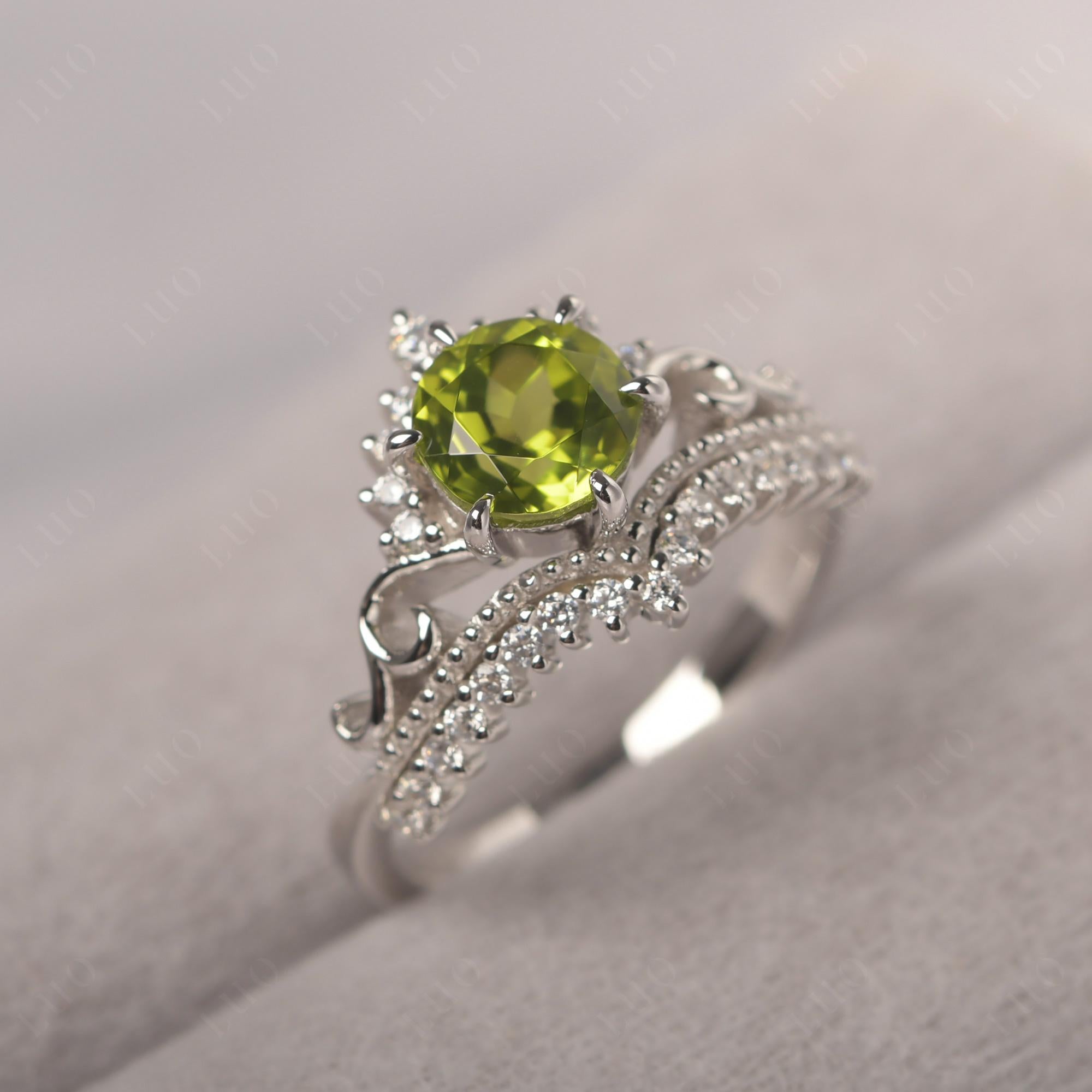 Vintage Peridot Cocktail Ring - LUO Jewelry