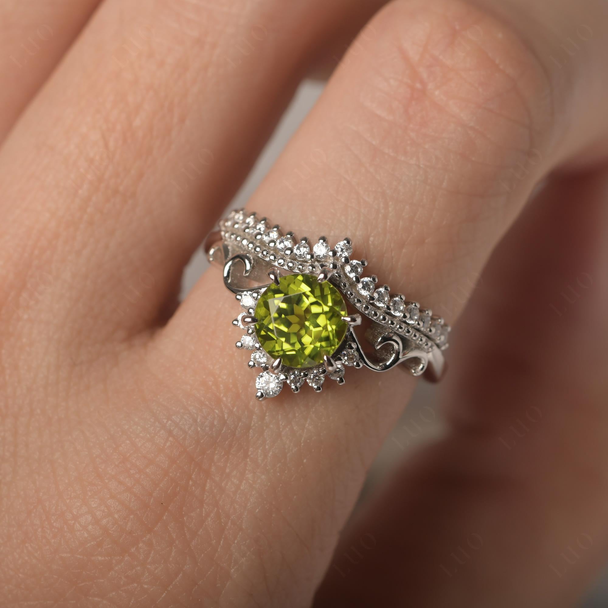 Vintage Peridot Cocktail Ring - LUO Jewelry