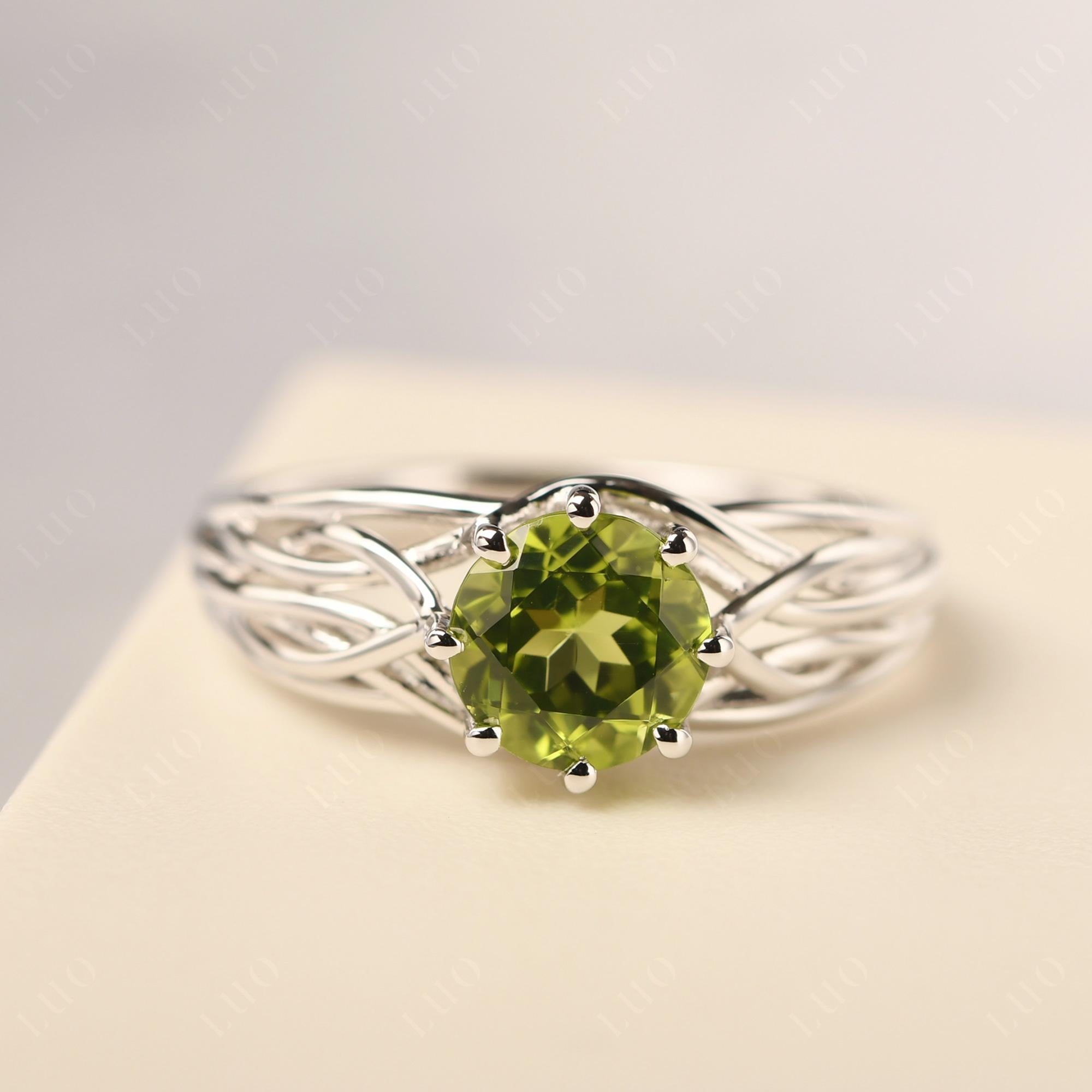 Intertwined Peridot Wedding Ring - LUO Jewelry