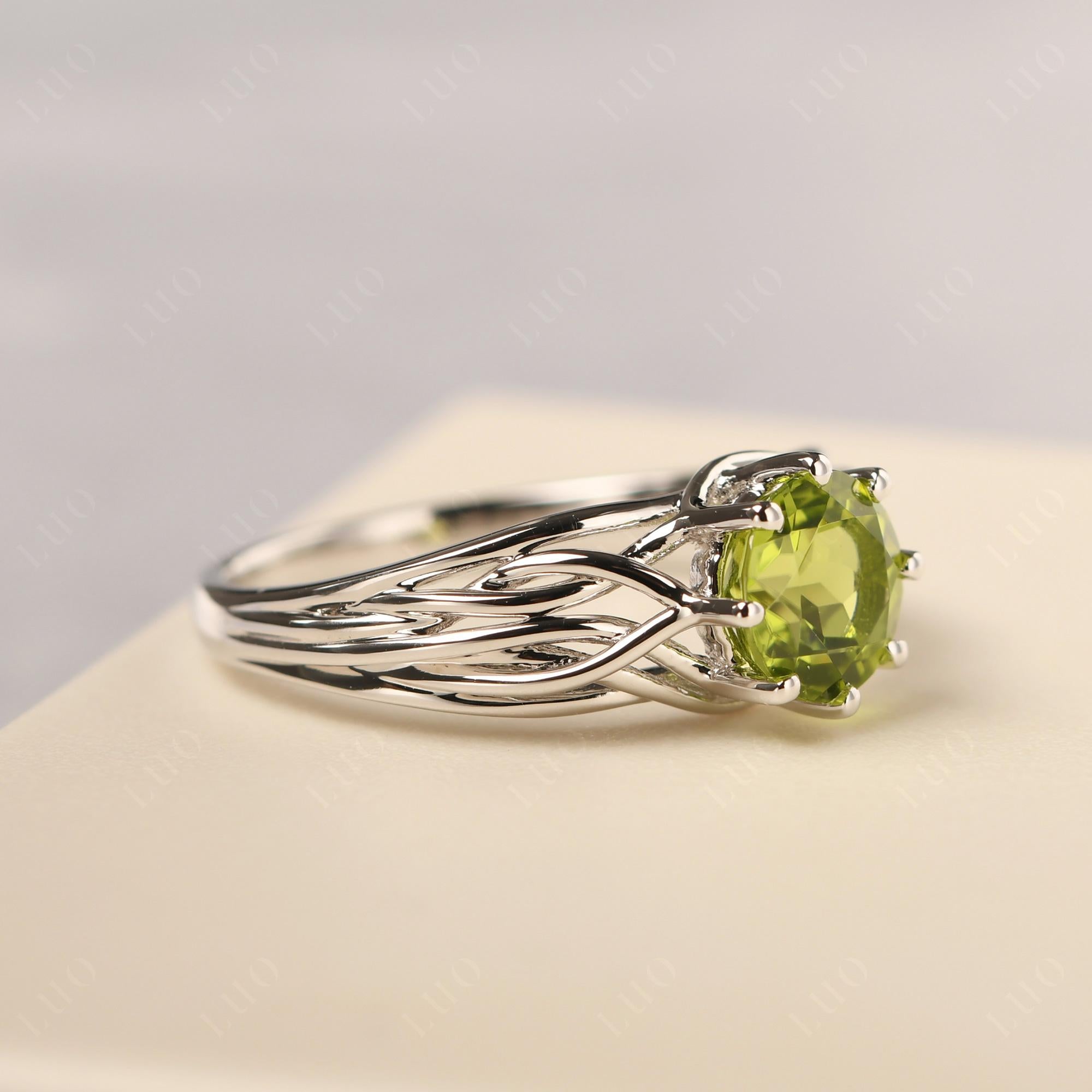 Intertwined Peridot Wedding Ring - LUO Jewelry