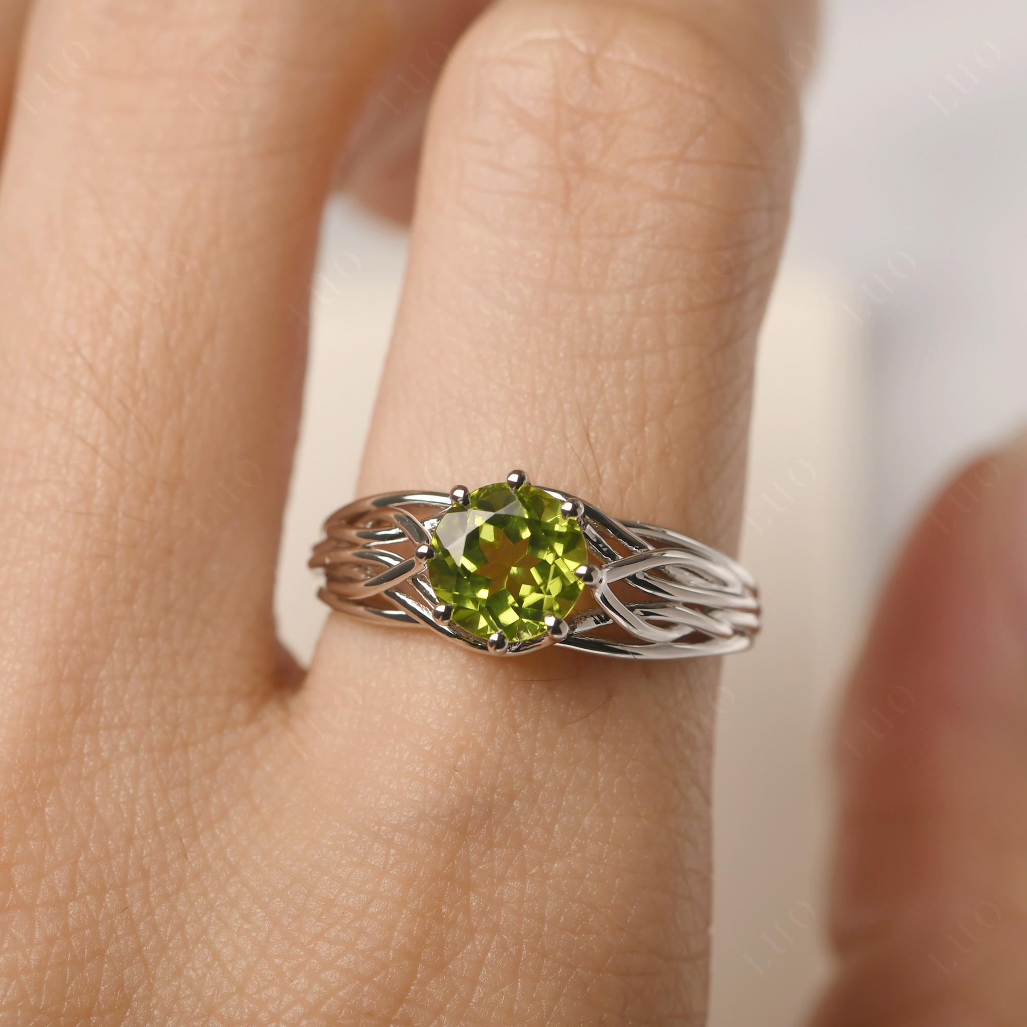 Intertwined Peridot Wedding Ring - LUO Jewelry